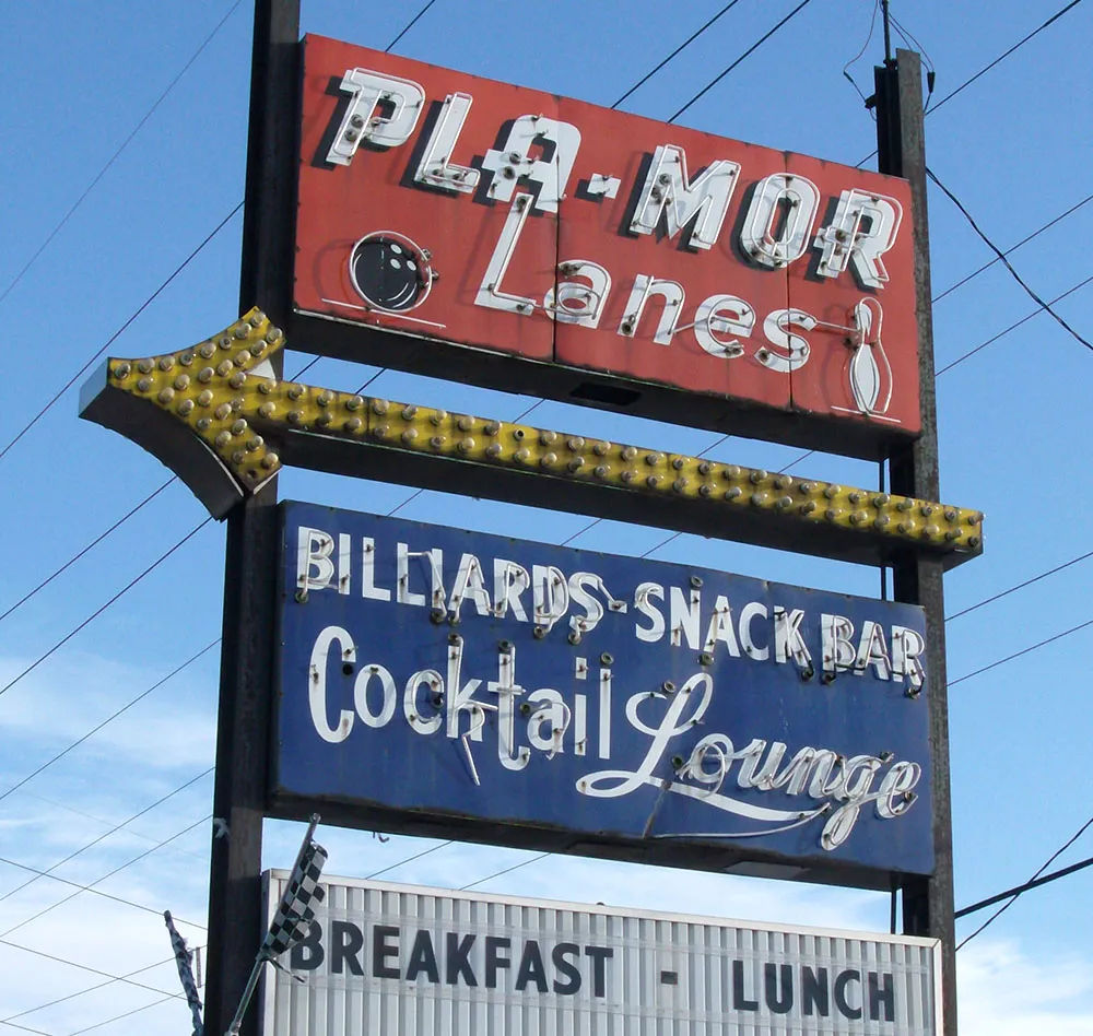 Photo by Mike Meyer, sign painter, Mezeppa, Minnesota